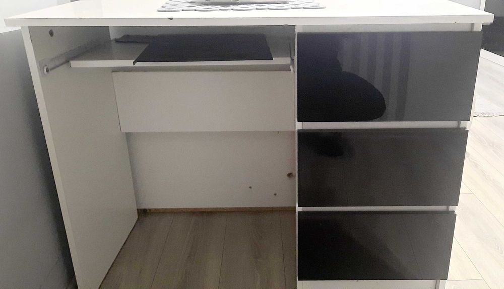 Biurko czarno białe