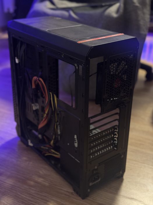 Корпус ПК Natec із блоком живлення 700W Aerocool VX 700