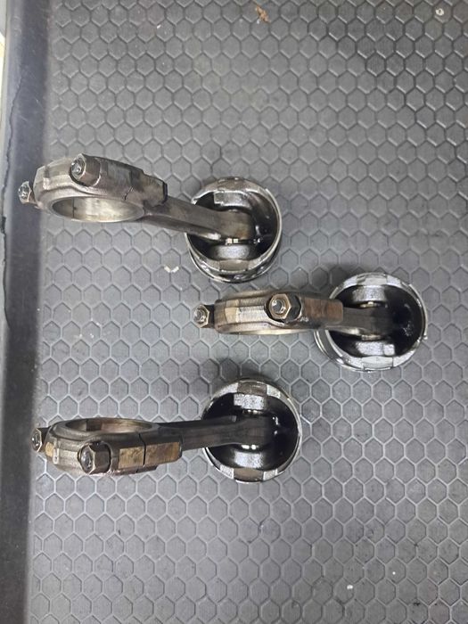 Tłok z korbowodem Ford 2.0 TDCi/HDi Peugeot Citroen Volvo G6DG D4204T