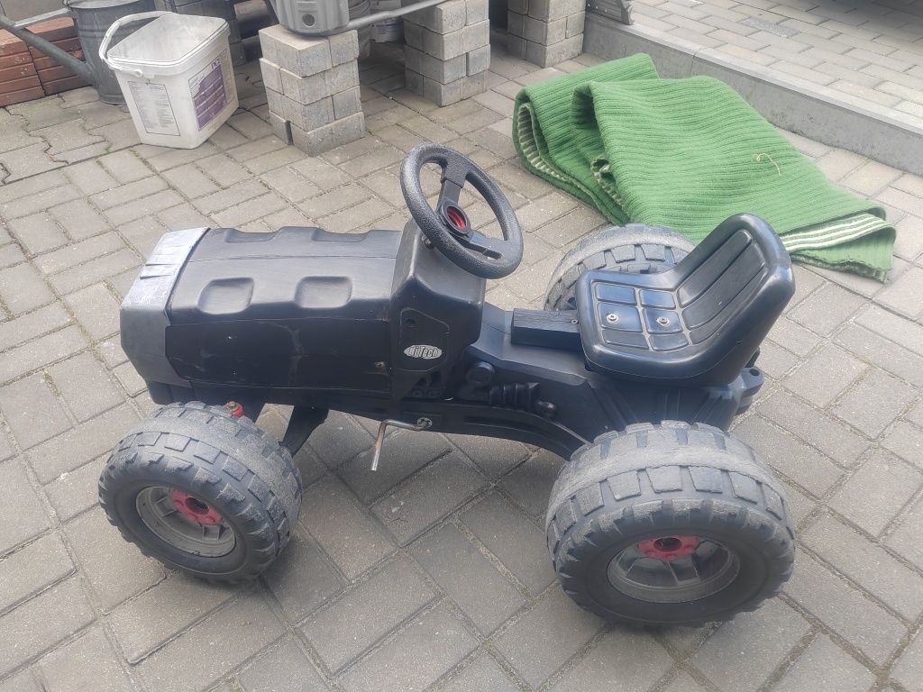 Traktor na pedały, jeździk