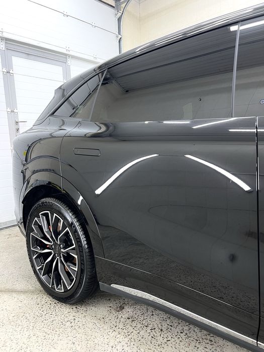 Полірування та хімчистка авто