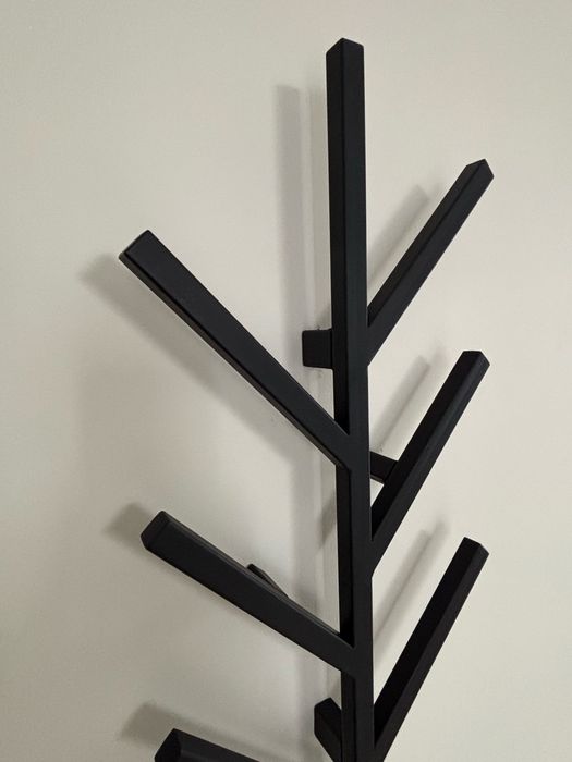 Metalowy wieszak na ubrania