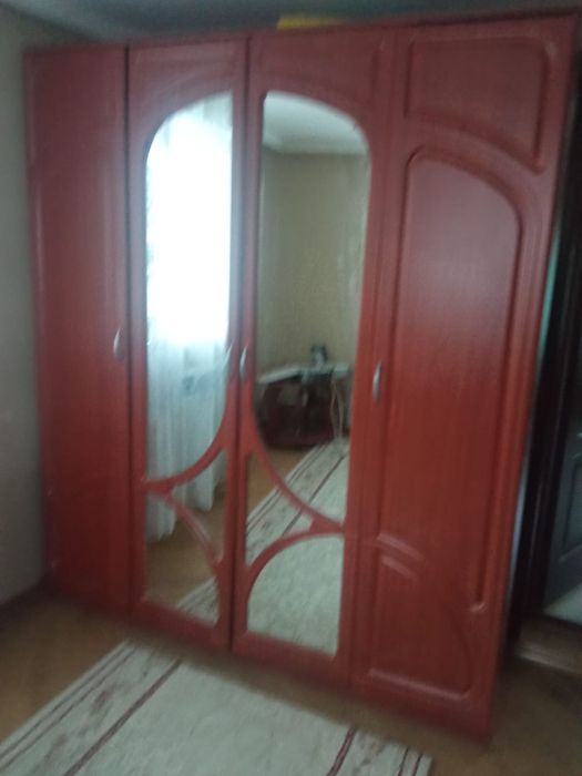 Шафа для одягу в ідеальному стані