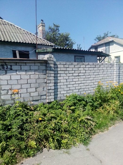 Продам половину будинка в районі Першої міської лікарні