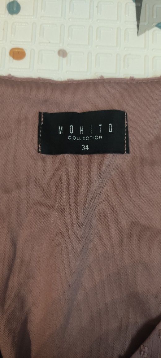 Sukienka Mohito z tkaniny plumeti