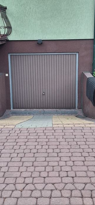 Brama garażowa z napędem na pilota