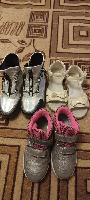 Дитяче взуття в гарному стані