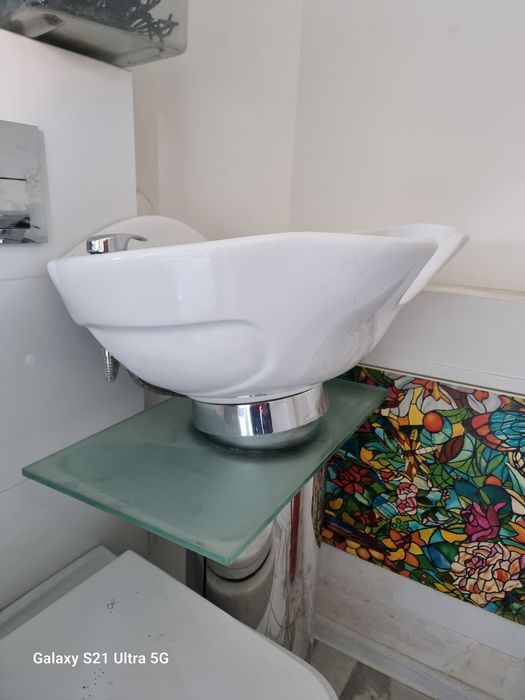 Myjnia fryzjerska barberska ceramiczna ruchoma  z fotelem