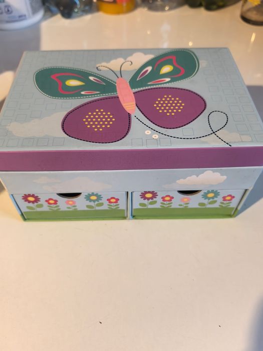 Pudełko na drobiazgi dla dziewczynki