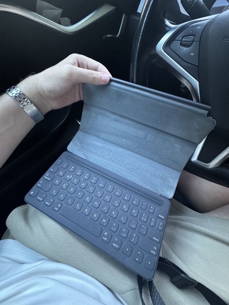 Чохол клавіатура  IPad Pro 10,5 або iPad 10,2 оригінал