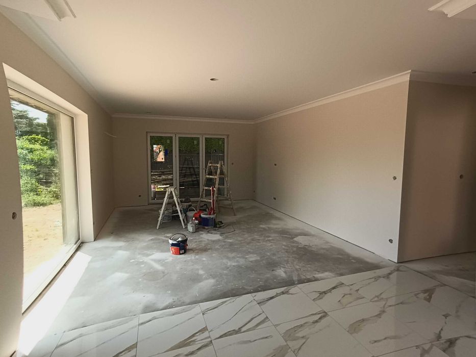 Szpachlowanie agregatem malowanie wykończenia wnętrz remonty panele