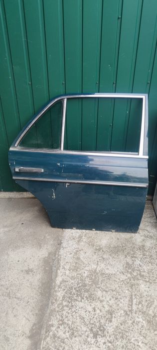 Mercedes W123 двері задні праві у зборі.