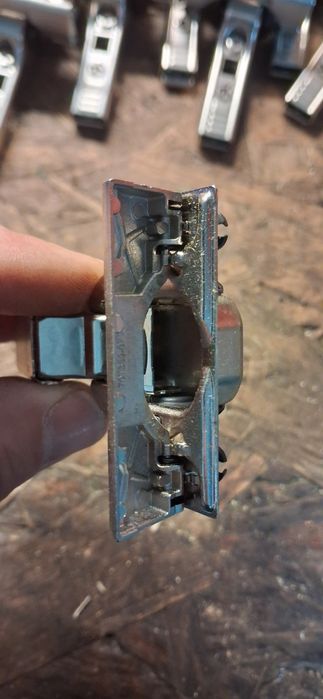 Zawiasy meblowe Blum