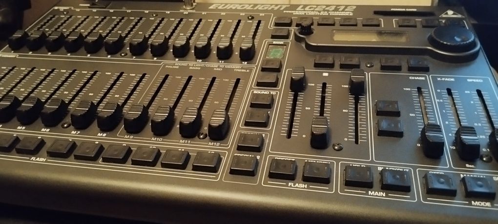 Behringer DMX пульт LC2412