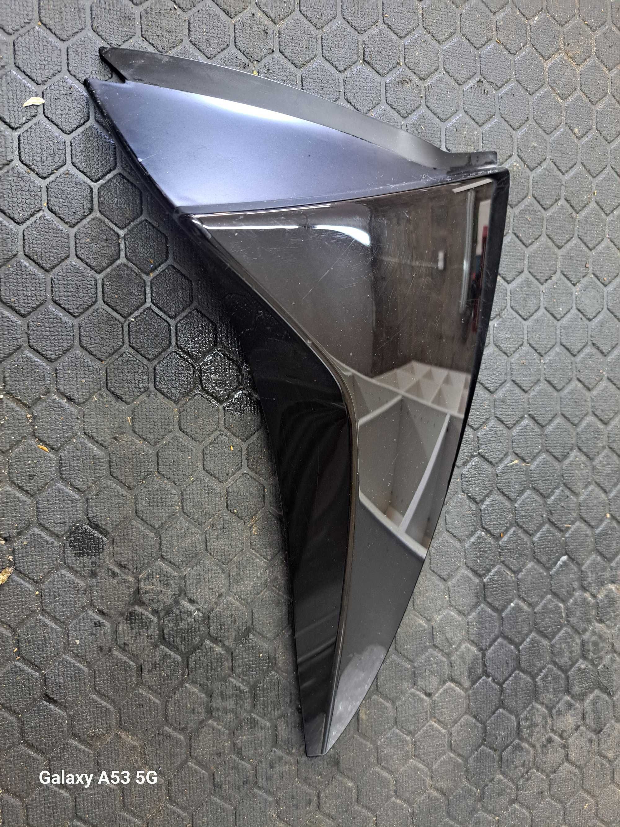 Narożnik lotki klapy bagażnika Ford Focus Mk4 JX7B-442A92-C