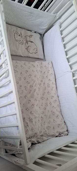 Łóżeczko niemowlęce z dodatkami