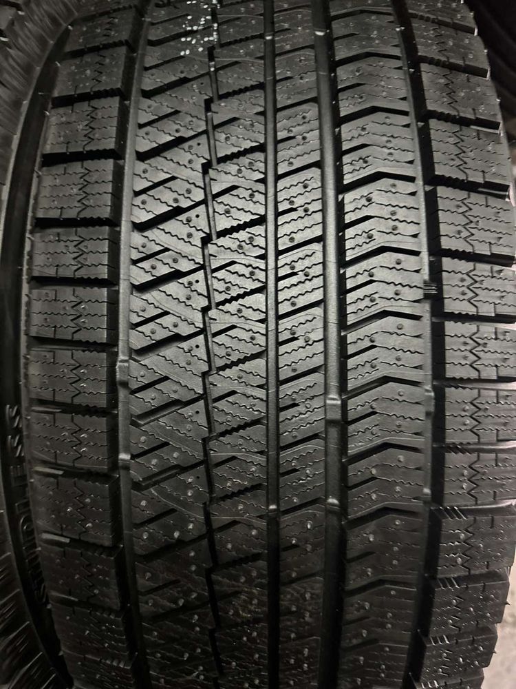 235/55/17 R17 Bridgestone Blizzak Ice 4шт нові зима
