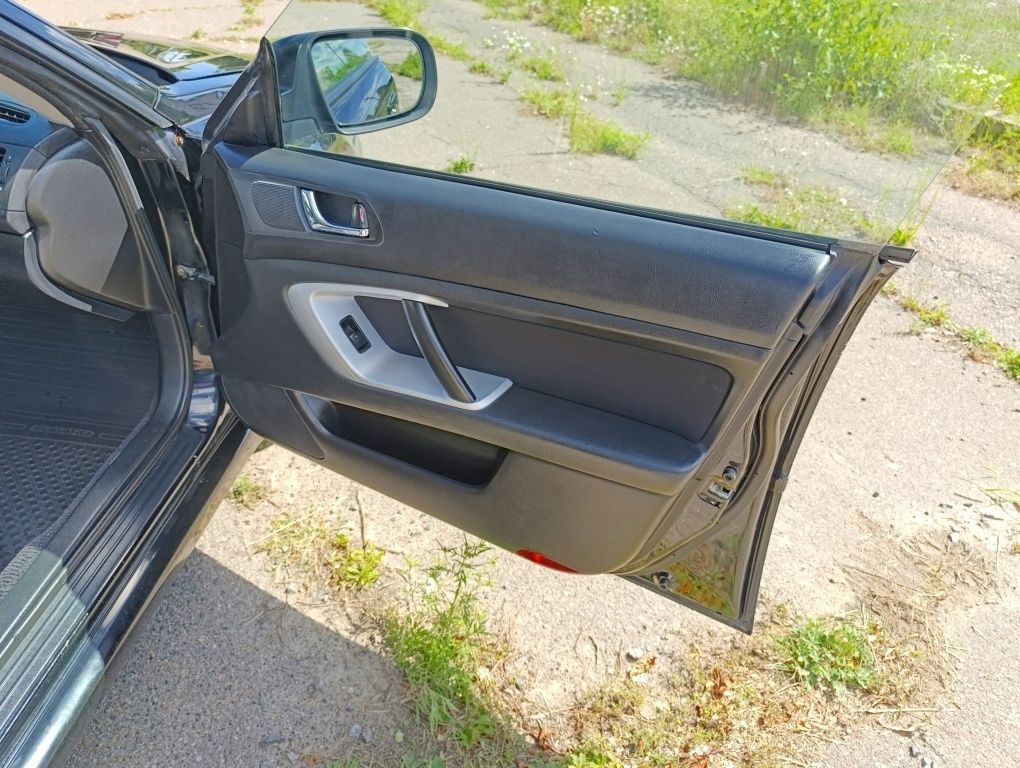 Subaru legacy автомат, повний привід, нова резина