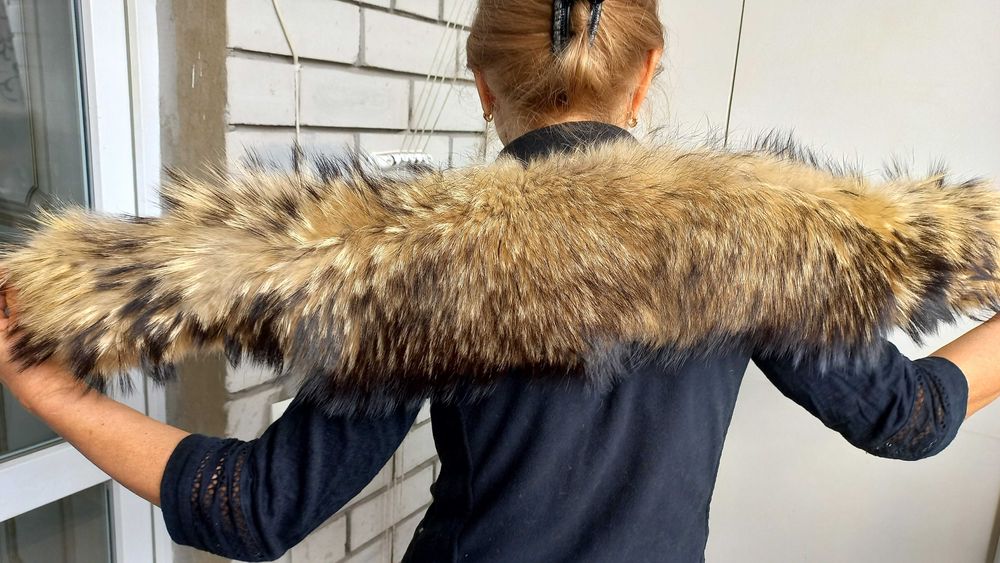 Меховой воротник.