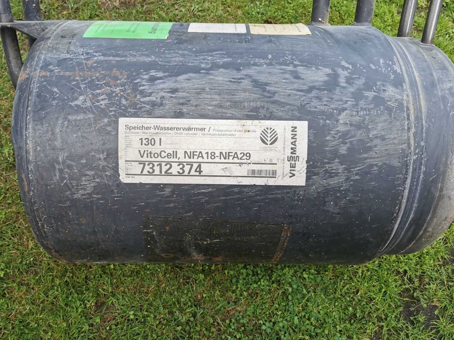 Stojący bojler płaszczowy z blachy nierdzewnej. Viessman. 130 litrów