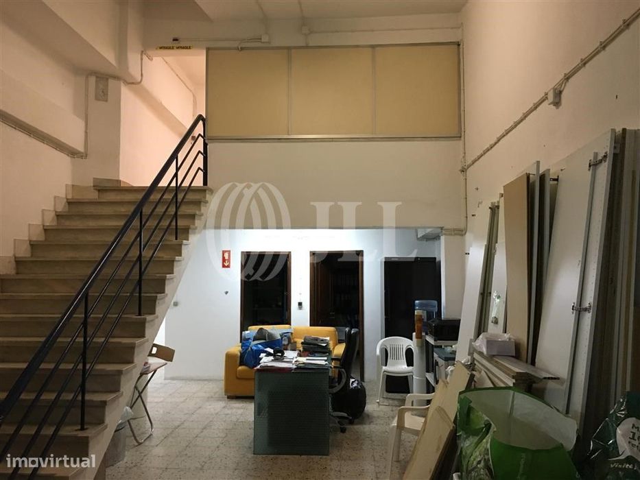 Armazém com garagem no Campo Grande, em Lisboa