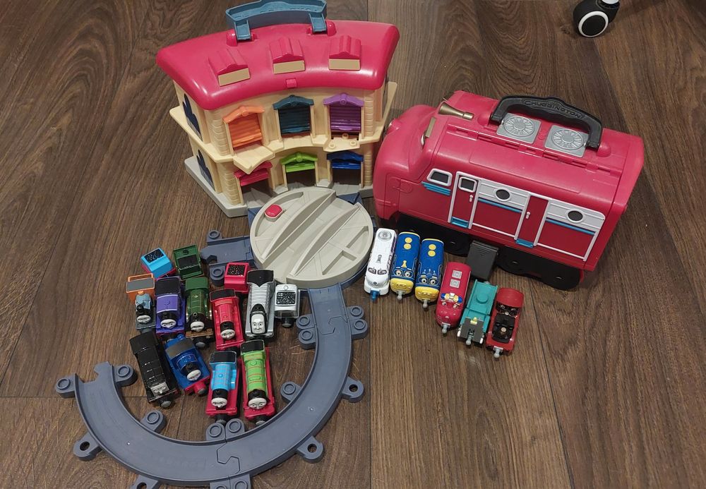 Garaże Stacyjkowo + lokomotywy