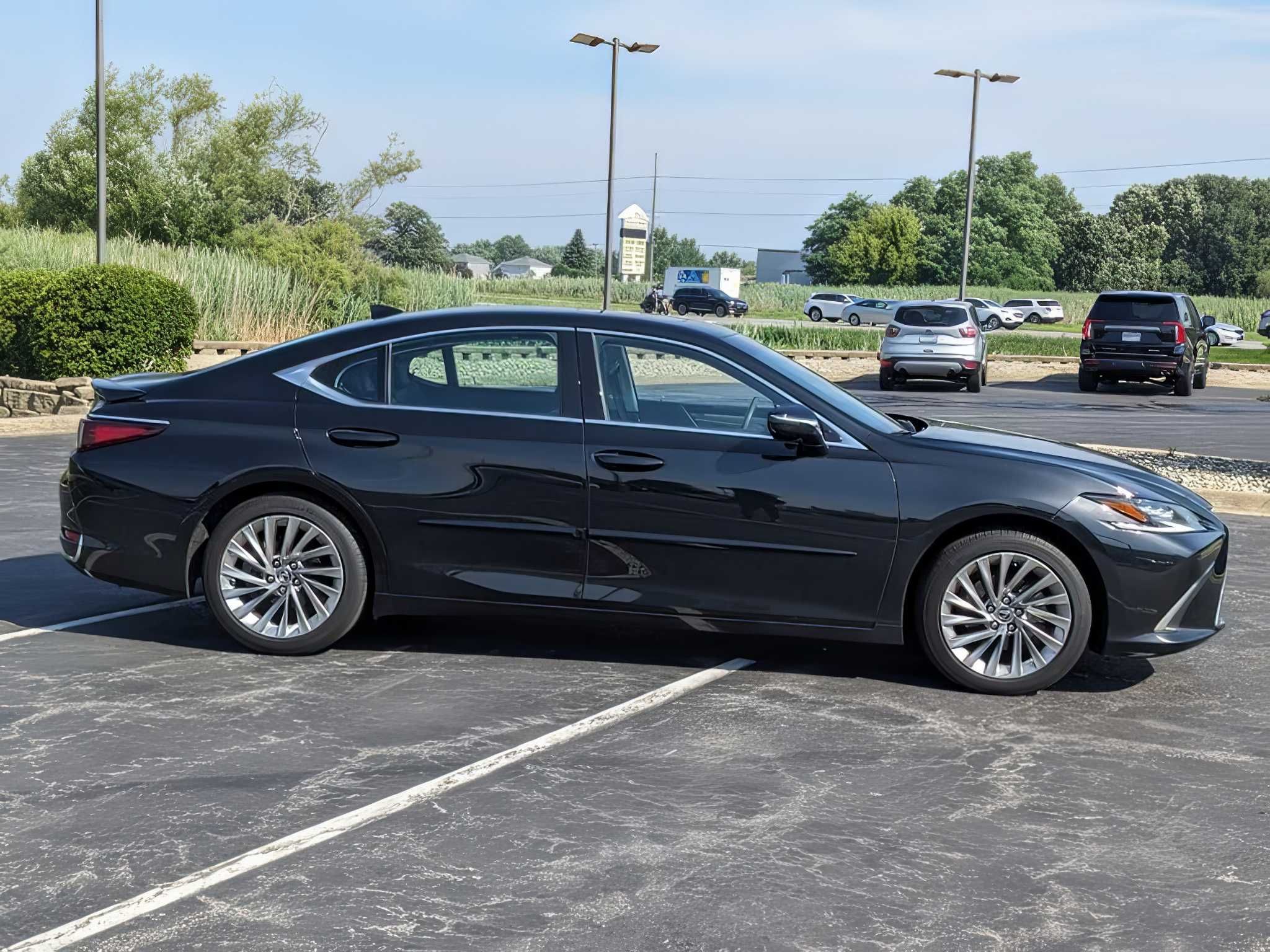 2023 Lexus ES Hybrid 300h