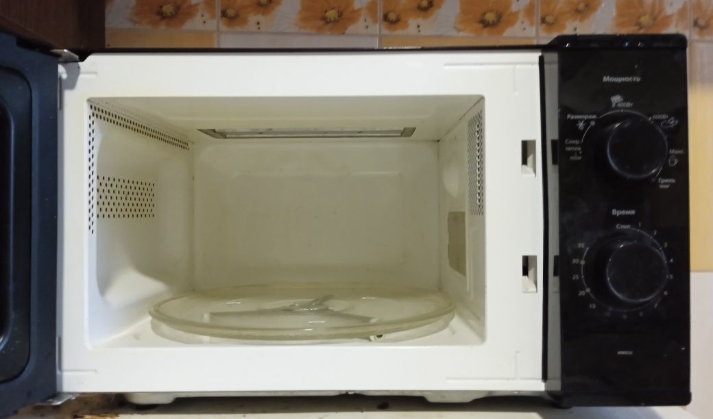 Продаётся микроволновая печь марки whirlpool в рабочем состоянии