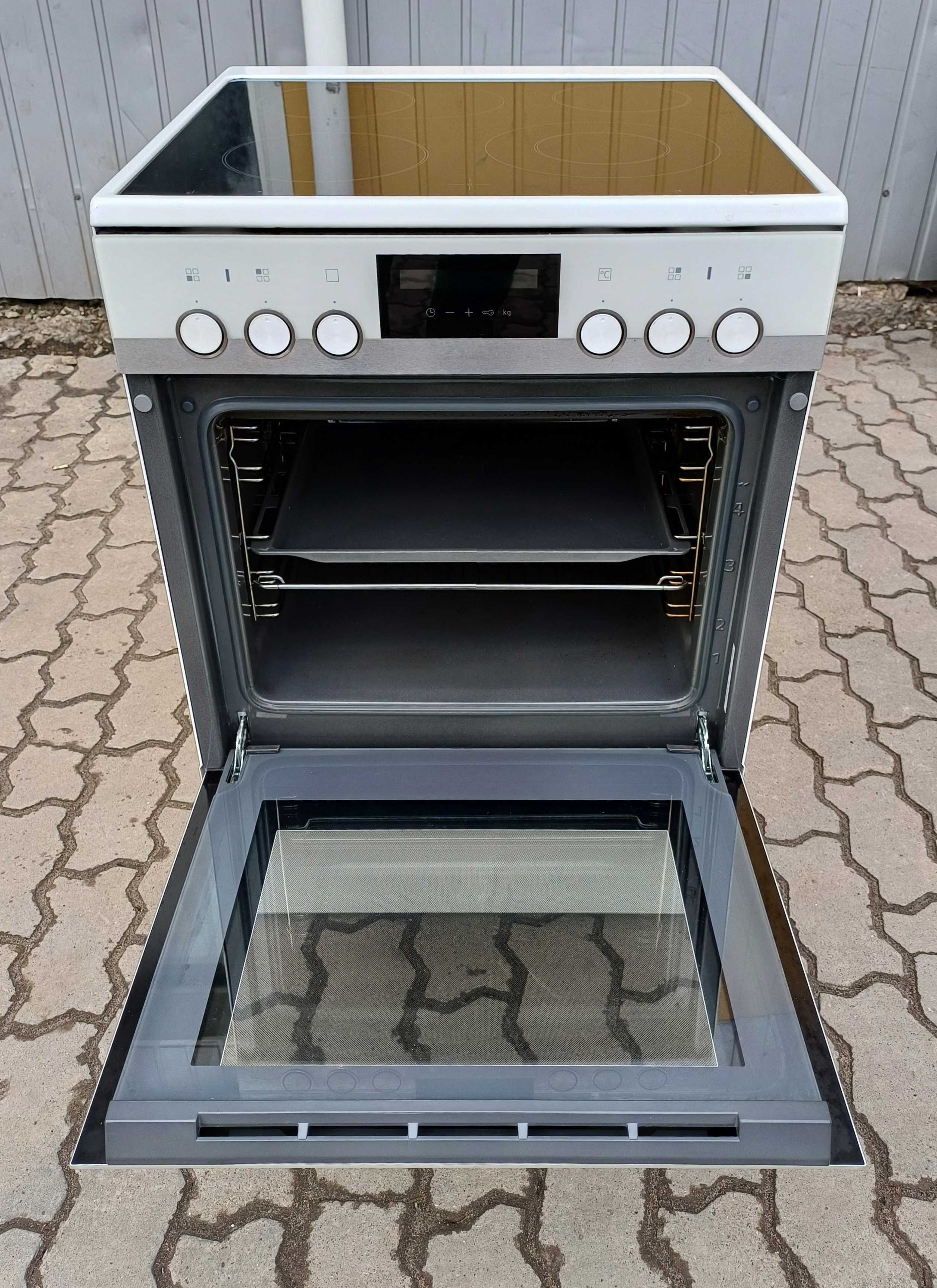 Електрична кухонна плита 60см Сіменс IQ500 Siemens HK9S5A220 біле скло