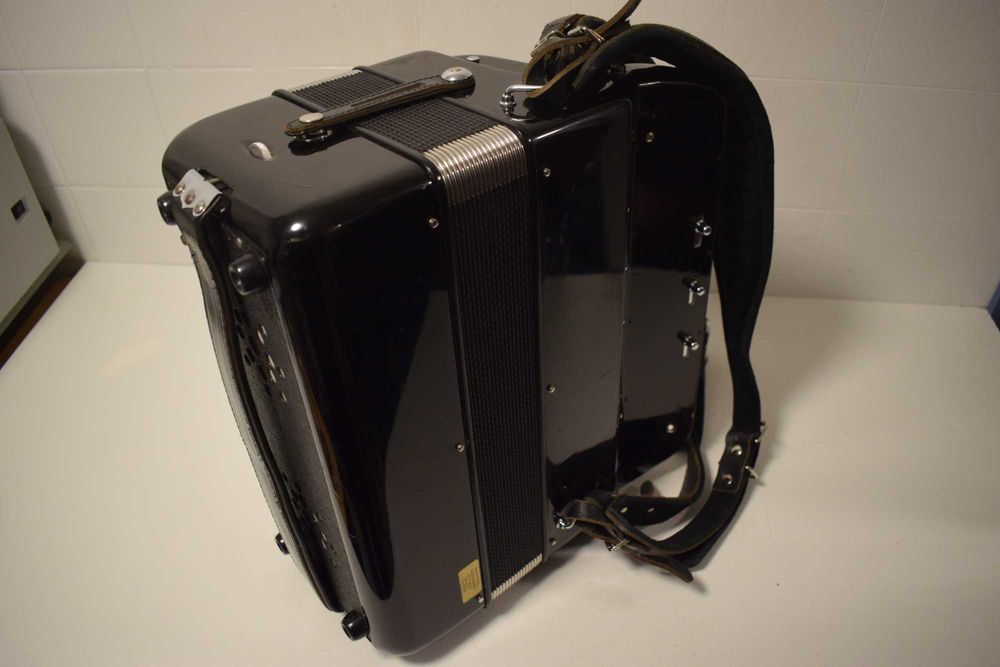 Acordeao Paolo Soprani 2 voz. N 99