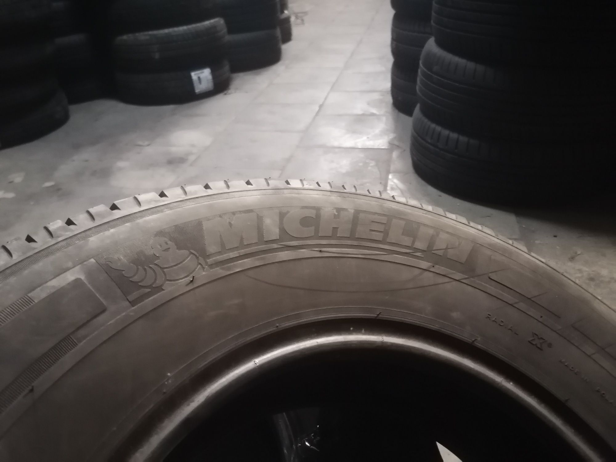 225.75.R16cp Michelin комплект