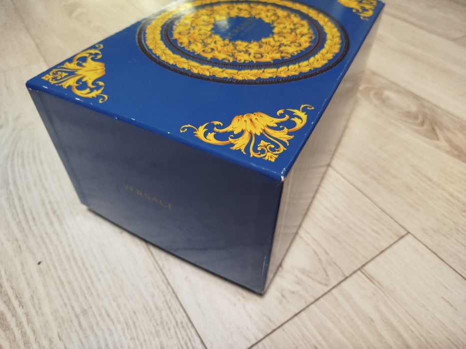 Pudełko po perfumach Versace