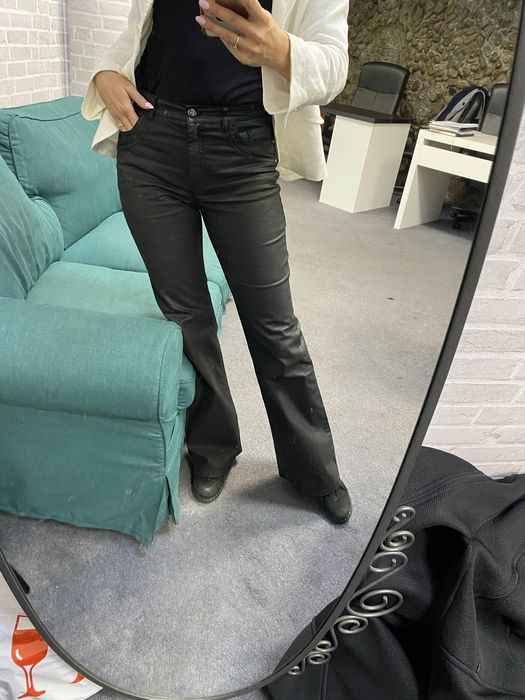 Betty Barclay dzwony slim skora skórkowe flare woskowane woskowe