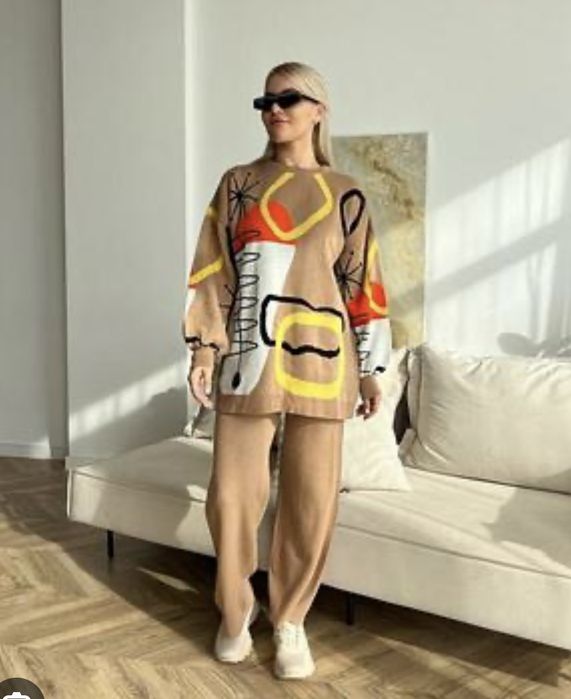 Стильний жіночий костюм