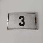 Placa esmaltada de numeração de porta