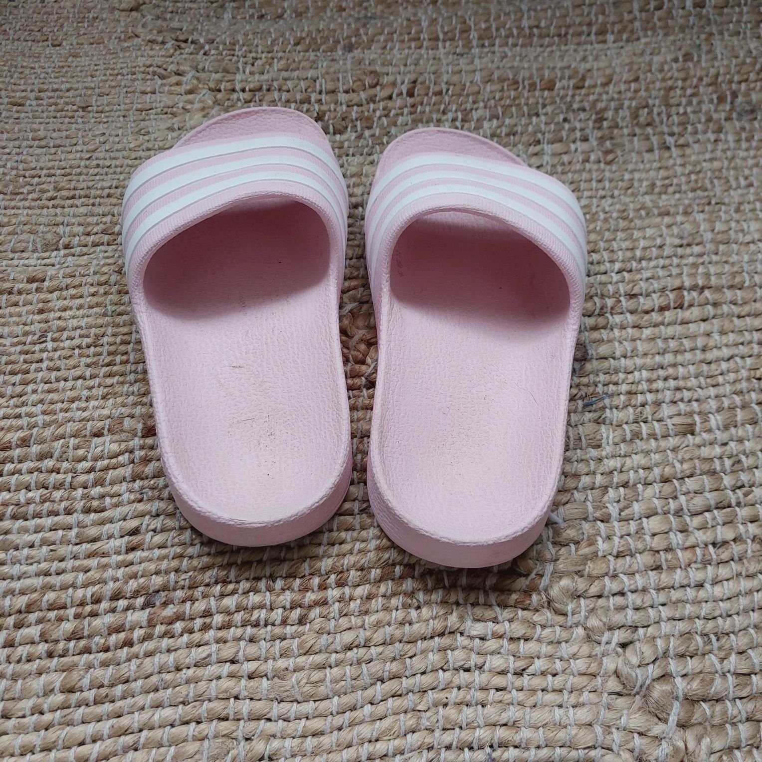 Adidas klapki w rozmiarze 26