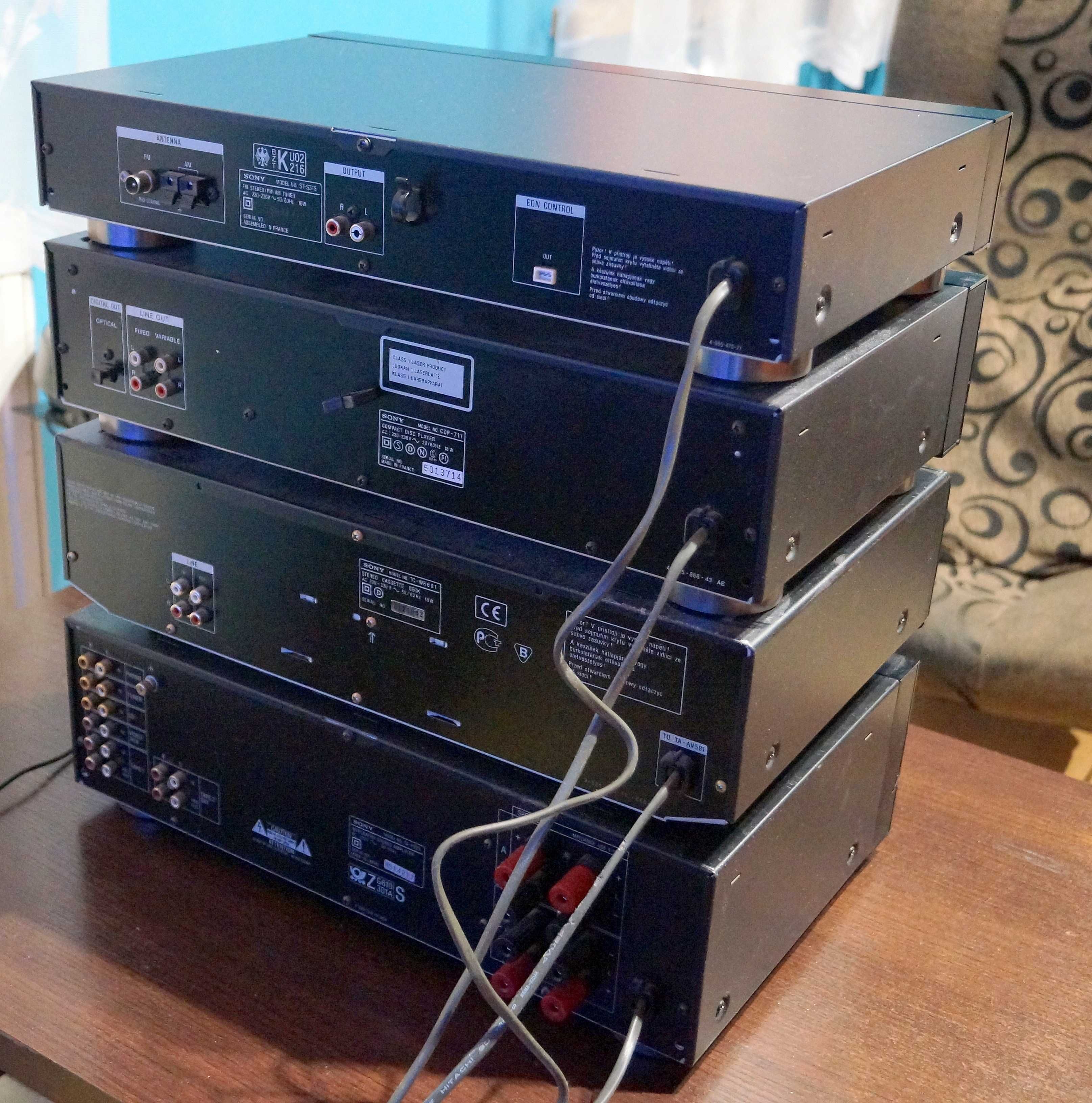 Uszanowana wieża sony 4 segmenty.