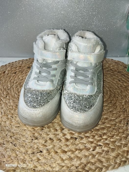 Sneakersy ocieplane na zimę zimowe świecące ociepleniem na rzepy