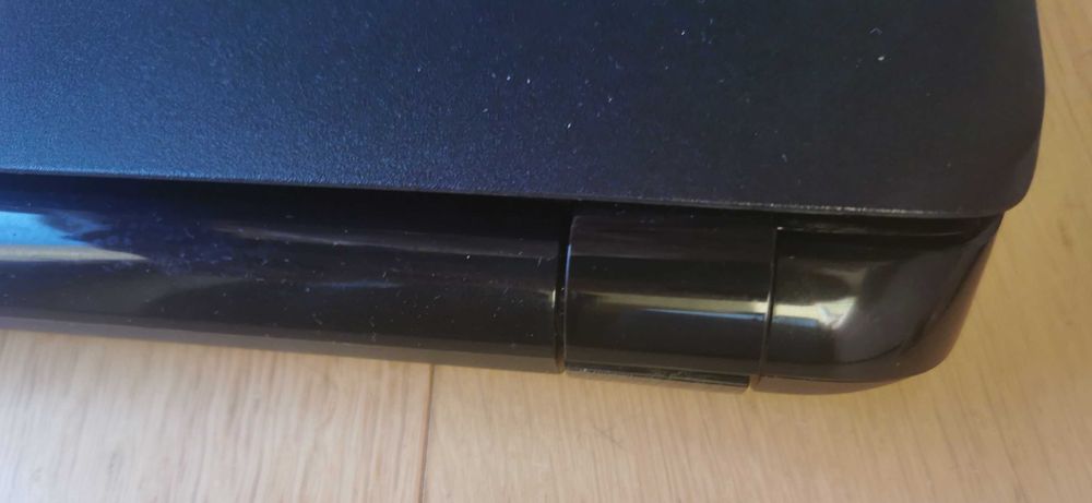 Notebook HP 250 G3 Core i3 4005U - wyłamany zawias, uszk bateria