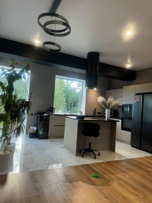 Сучасний сімейний будинок