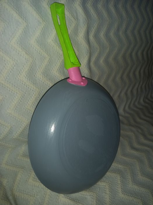 Frigideira reciclada e pintada à mão decorativa