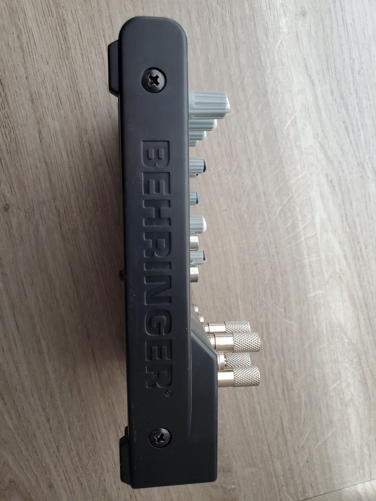 Мікшерний пульт Behringer XENYX 502
