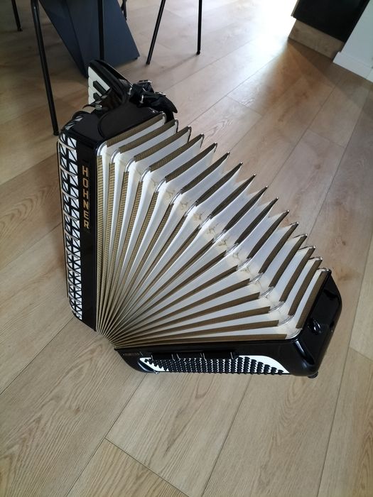 Akordeon Weltmeister Atlantic III N 120 basów 4 chòry po prostu NOWY