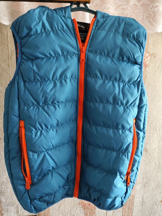 Продам желетку нову