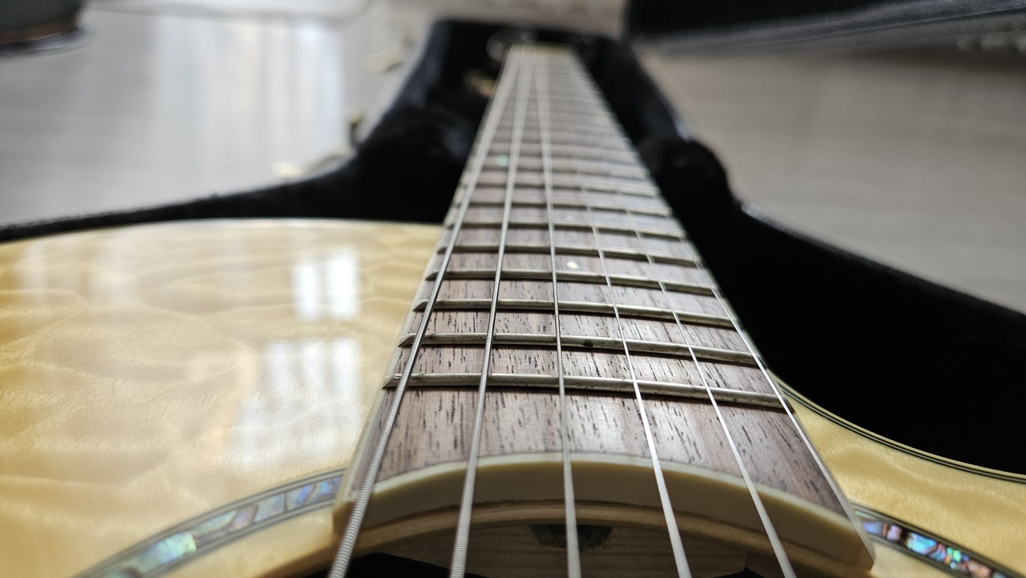 Gitara Ovation elektro-akustyczna