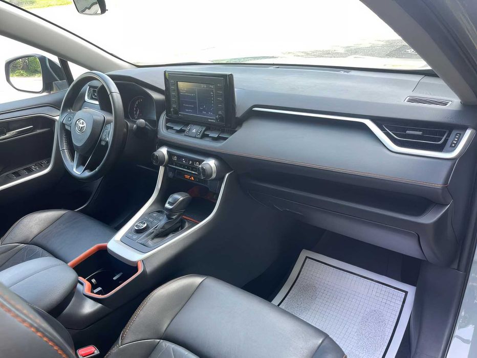 Toyota RAV4      2022