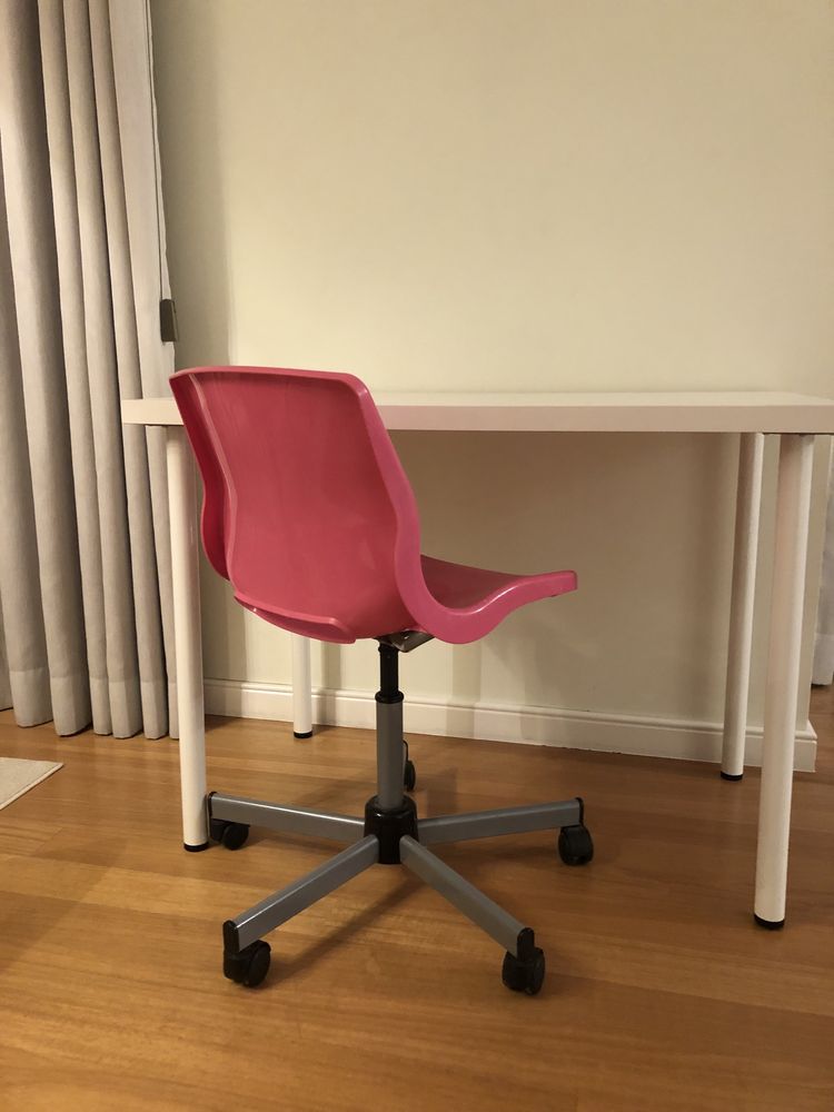 Secretaria branca LINNMON ADILS + cadeira Ikea