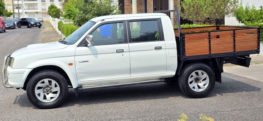 Mitsubishi L200 4x4 (230 mil km)ano 1999 a diese(caixa de madeira nova