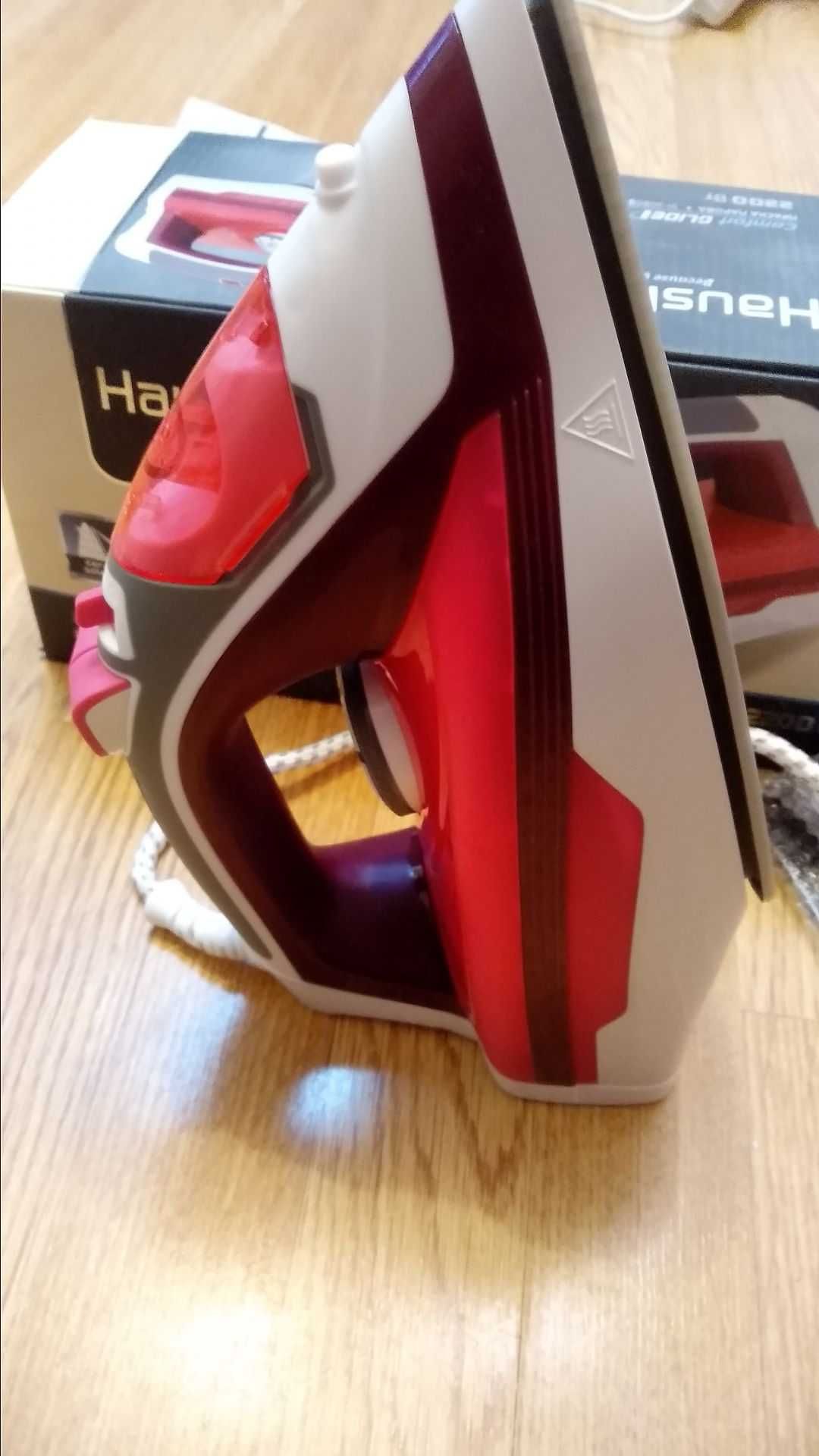 Утюг HausMark SI-3050B