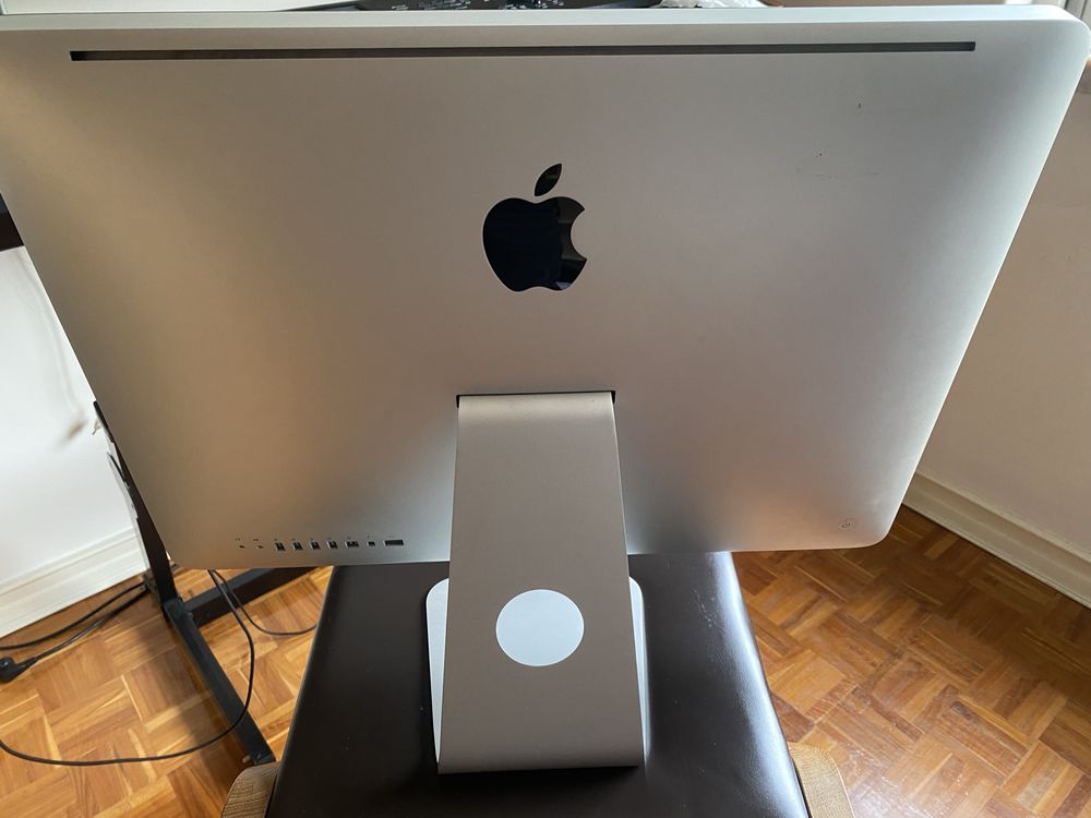 iMac 2011 21’ com rato e teclado e caixa original muito bom estado